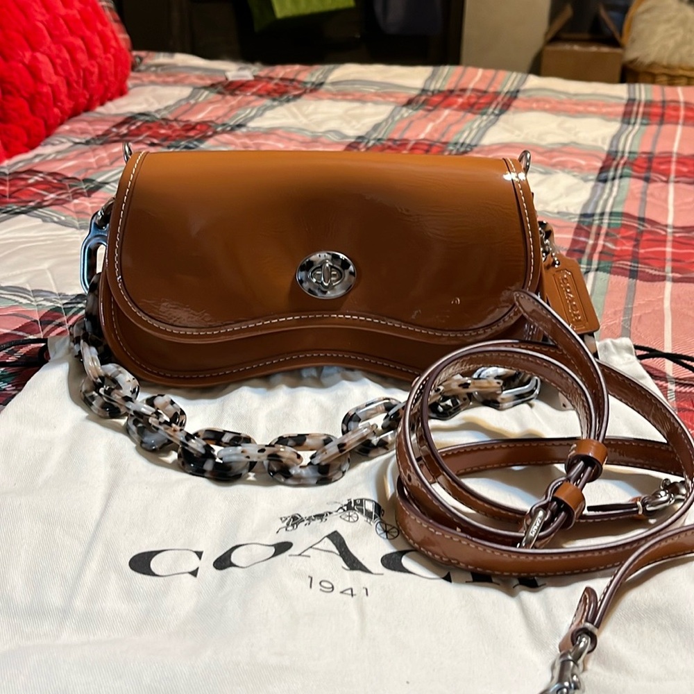 Coachotopia Brown Wavy DinkyCrossbody Bag with Turnlock Closure